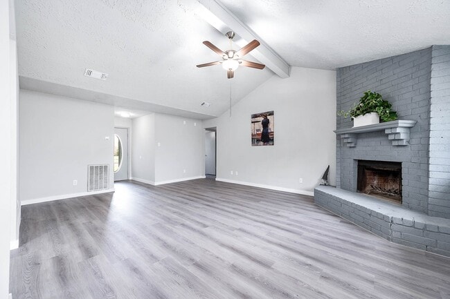 Building Photo - 8434 Quailcrest Dr Rental