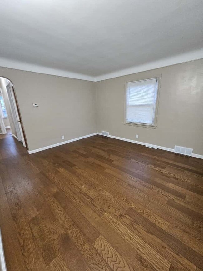 Photo - 19684 Roscommon St