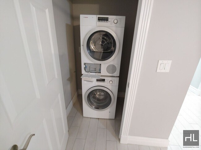 Photo - West 52nd Street Unidad 1A