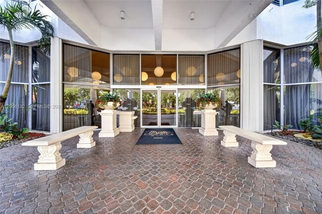 Photo - 3600 Mystic Pointe Dr Unit 310