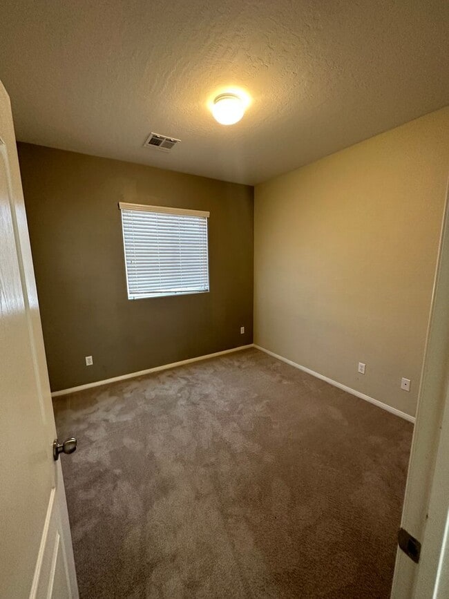 Photo - 4-Bedroom Gated Mountain’s Edge Home with Loft & Downstairs Bedroom