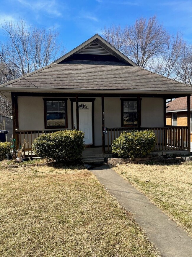 Cozy 2-Bedroom Home with Front Deck Charm - Cozy 2-Bedroom Home with Front Deck Charm