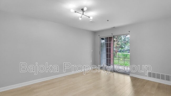 Photo - 4434 Trumbull St