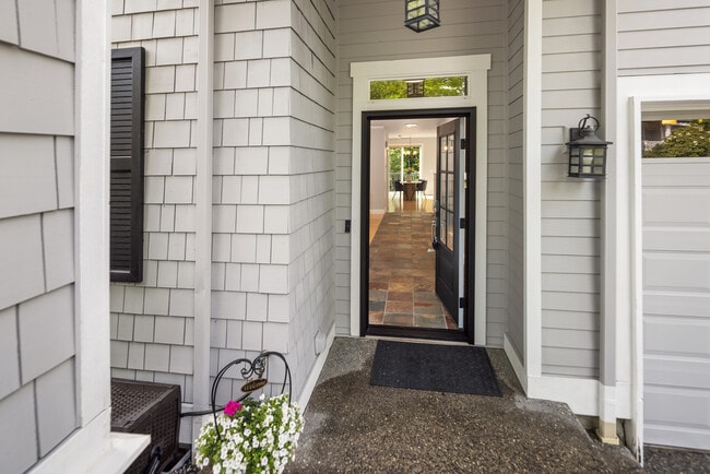 Photo - 1977 16th Ct NE