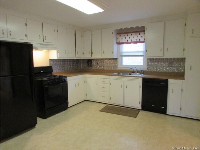 Photo - 235 Shaker Rd