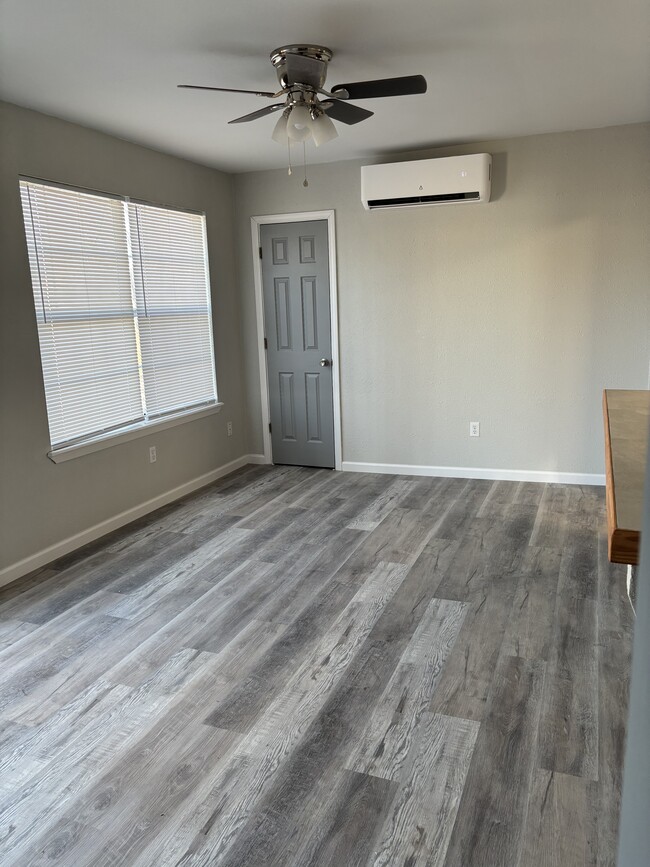 Photo - 1016 N Walnut St Unit 1018
