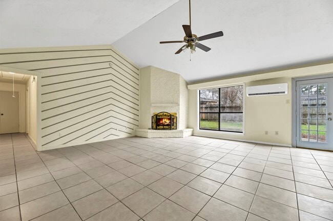 Photo - 9842 Pinehurst St