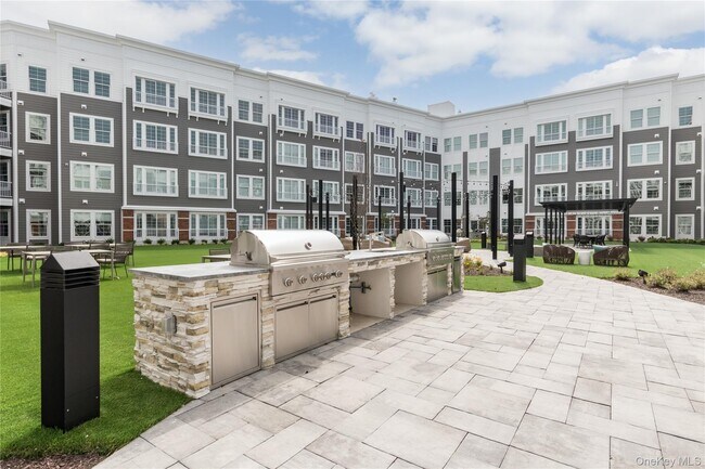 Photo - 75 E Hoffman Ave Apartment Unit 1003