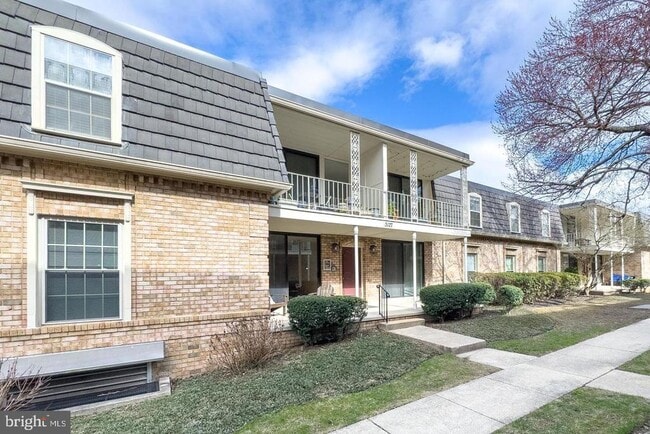 Building Photo - 3127 Patrick Henry Dr Unit 227