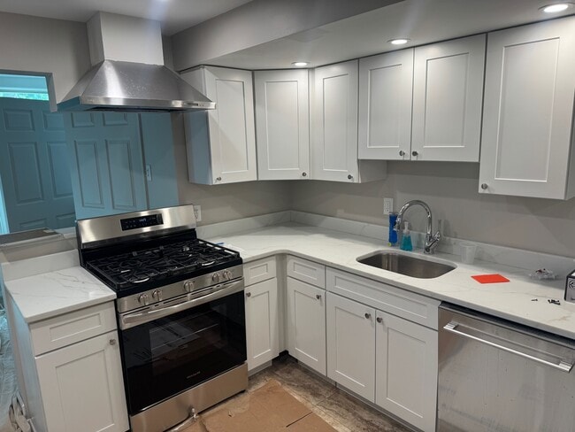 Building Photo - 2808 Banksville Ave