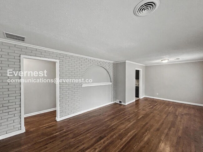 Photo - 1758 Woodburn Dr