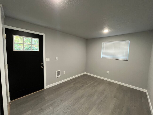 Photo - perf01* Apartment Unit 5