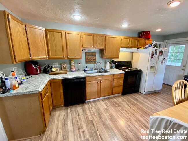 Photo - 335 Baker St Unit 2