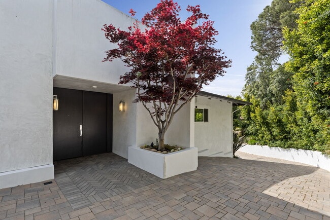 Photo - 641 Walther Way