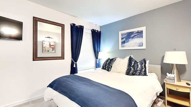 two queen bedrooms with memory foam beds, new sound proof windows - 1530 Empire Ave Unit Snowcrest 305