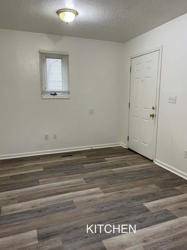 Photo - 613 College Dr
