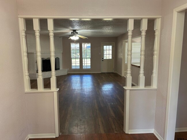 Photo - 4615 Edinburgh Dr