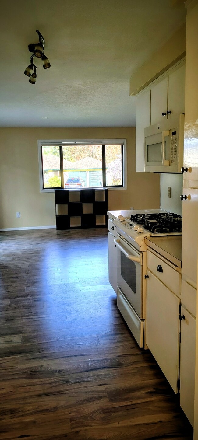 Photo - 3075 NW Manzanita Pl