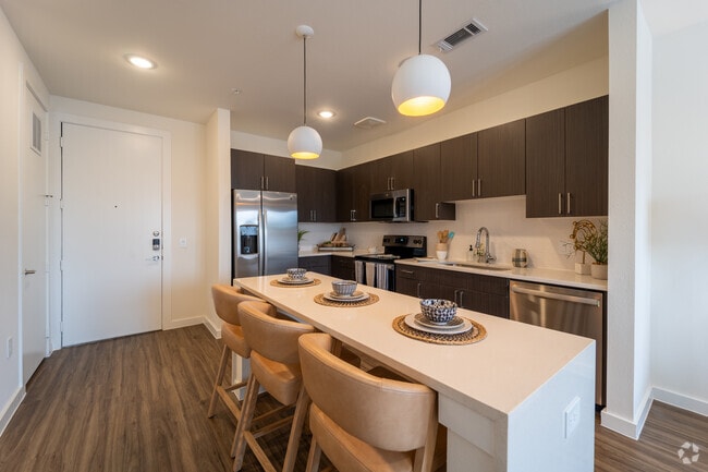 Building Photo - Highline on Magnolia Rental