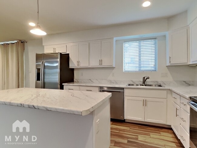 Photo - 1544 W 6th St