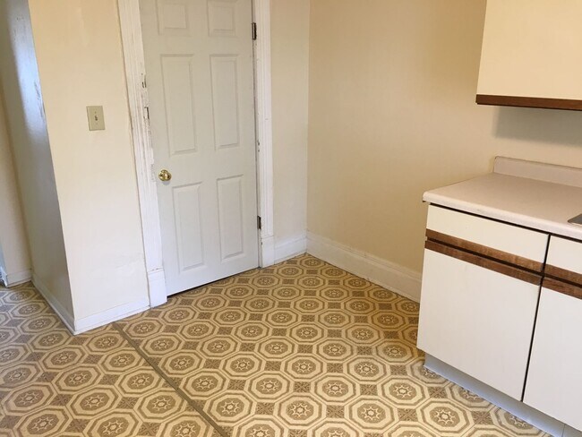 Photo - 2504 Gowen St Unit Apt B