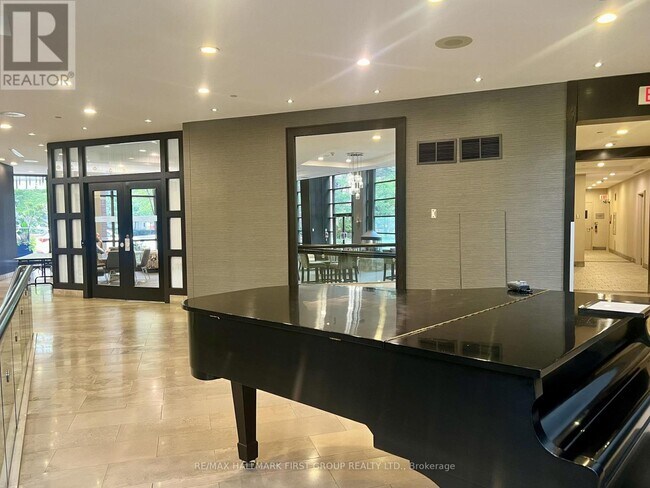 Photo - 33 Sheppard Ave E