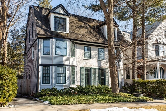 Building Photo - 590 N Broadway Unit 2