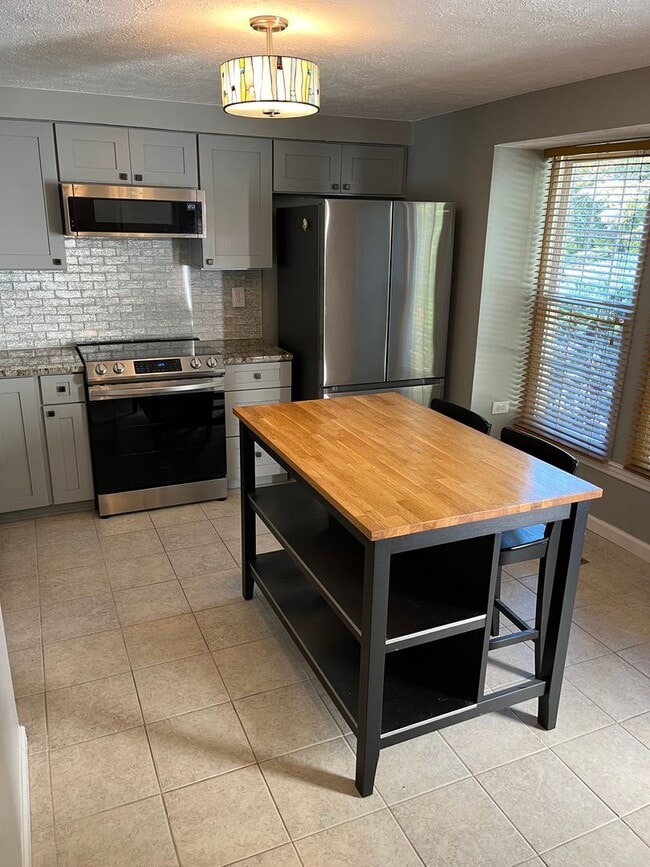 Photo - Beautiful 2 Bedrooms 2.5 Bathroom luxury 3 level Townhouse location in the Rockburn Commons Commu...