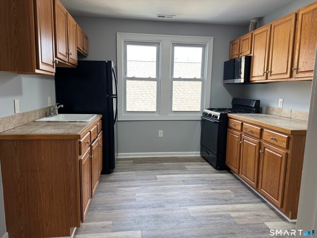 Photo - 39 Lander St Unidad 3rd Floor