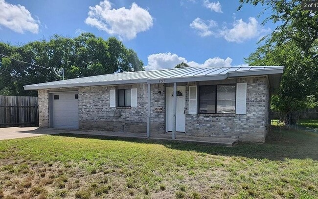 Building Photo - FOR LEASE!! Rental