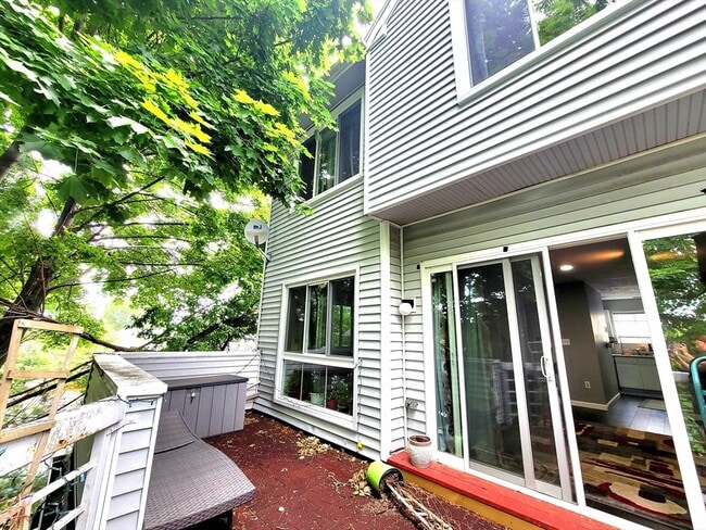 Building Photo - 391 Hyde Park Ave Unit 212