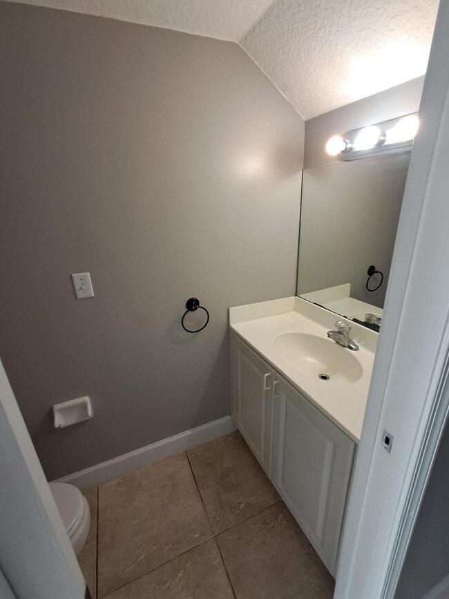 Photo - 2702 Lakeview Dr W