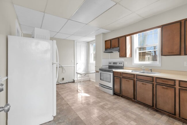 Photo - 137 N 7th St Unit Apt 1