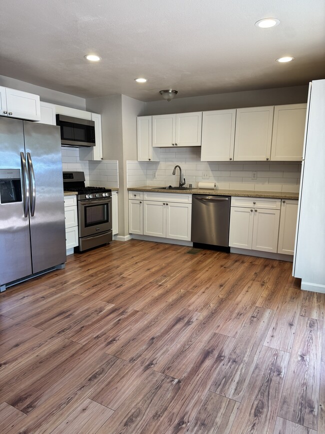 Photo - 211 Mulberry Ln