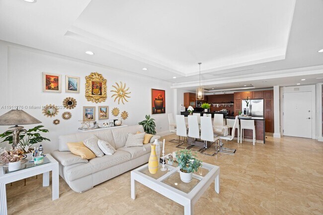 Photo - 5701 Collins Ave Unidad PH01