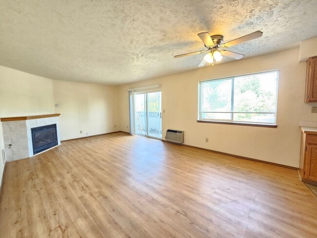 Building Photo - 12506 E 3rd Ave Unit 4