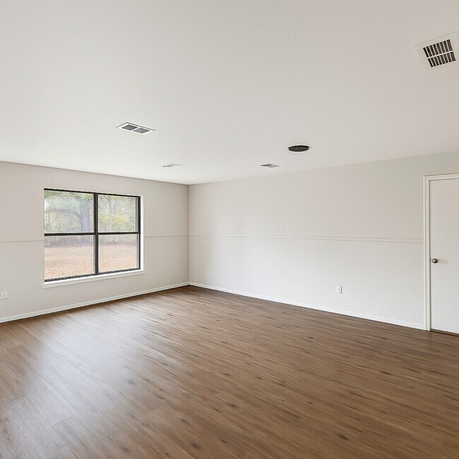 Photo - 115 E Cone St
