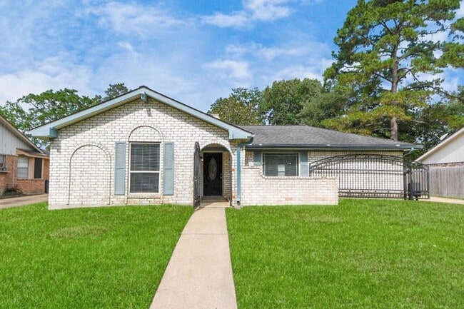 Building Photo - 23223 Canyon Lake Dr Rental