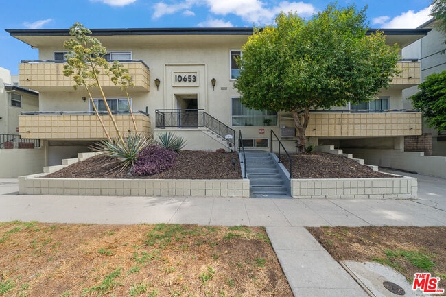 Building Photo - 10653 Holman Ave Unit 4 Rental