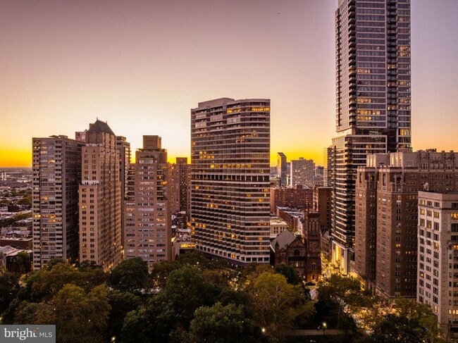 Building Photo - 202 W Rittenhouse Square Unit 2106-2107