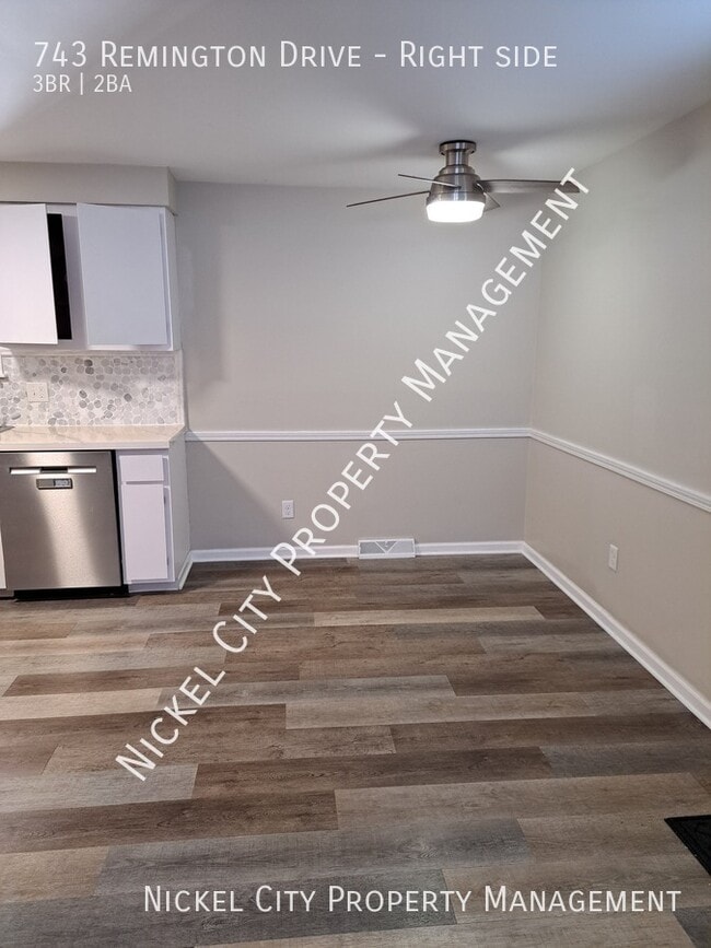 Photo - 743 Remington Dr Unit Right side