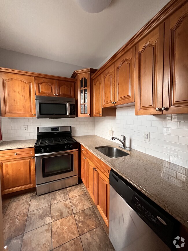 Building Photo - 42 Jewett Ave Unit 2 Rental