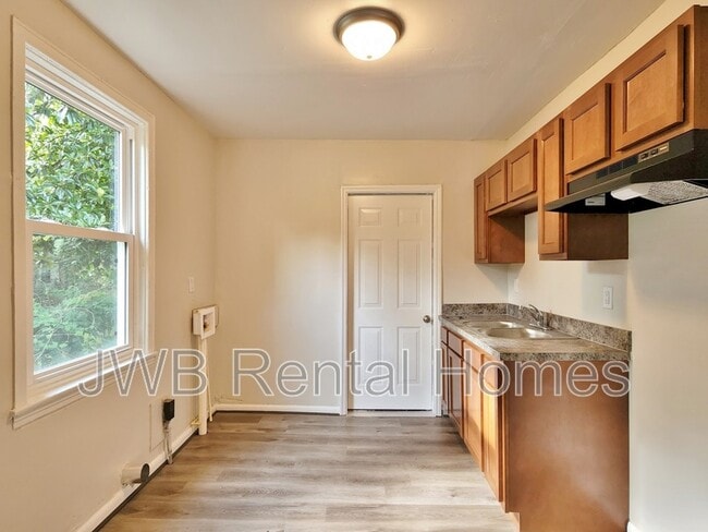 Photo - 1342 W 30th St