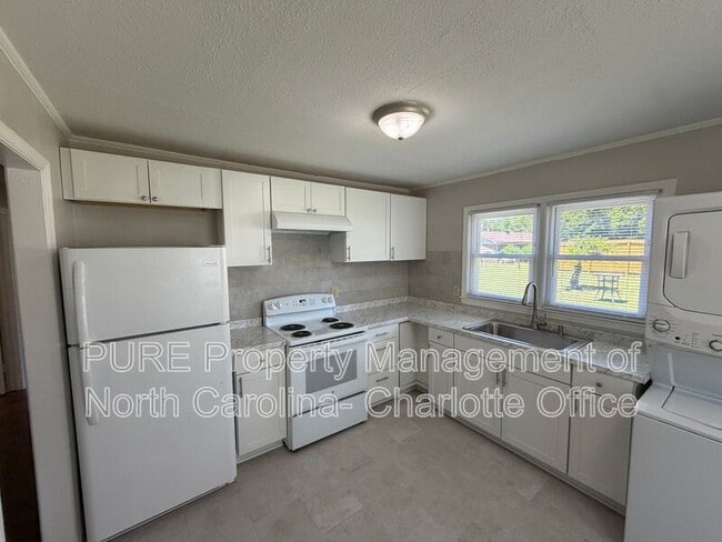 Building Photo - 680 Tulsa Ct NW