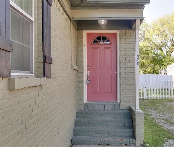 Photo - 422 E Worth St