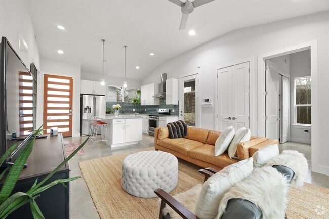 Building Photo - 1703 Perez St Rental