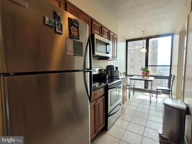 Photo - 2020 Walnut St Unit 23L