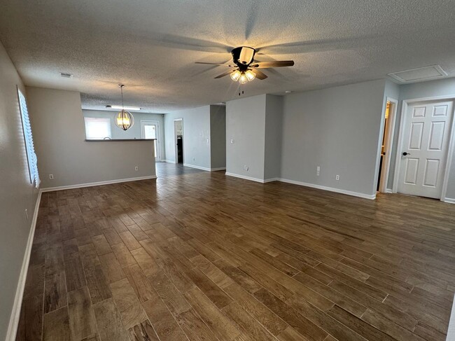 Photo - 500 Castle Ridge Dr