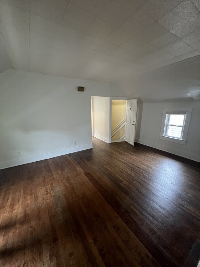336 Edmund Ave W