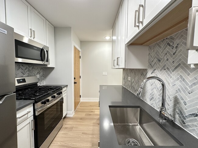 Photo - 531 W Aldine Ave Unit R01A